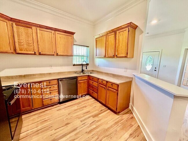 Building Photo - Spacious 4-Bedroom Home with Front Porch a...