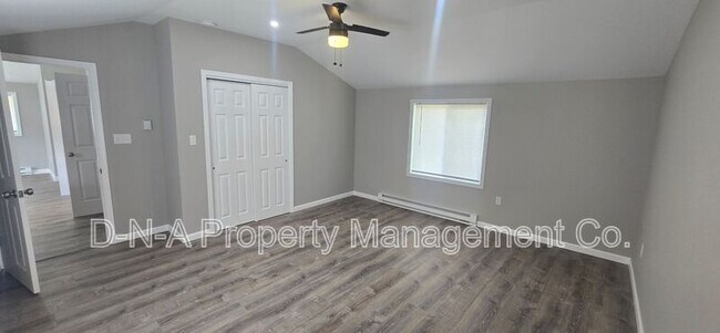 Building Photo - 206 Azalea St