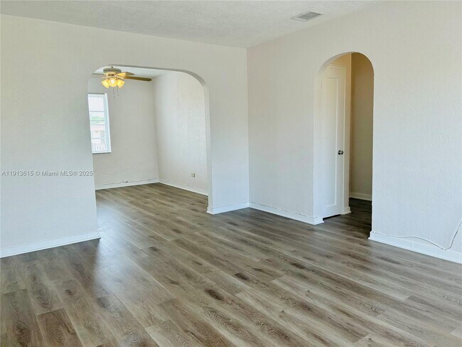 Building Photo - 1330 SW 6th St