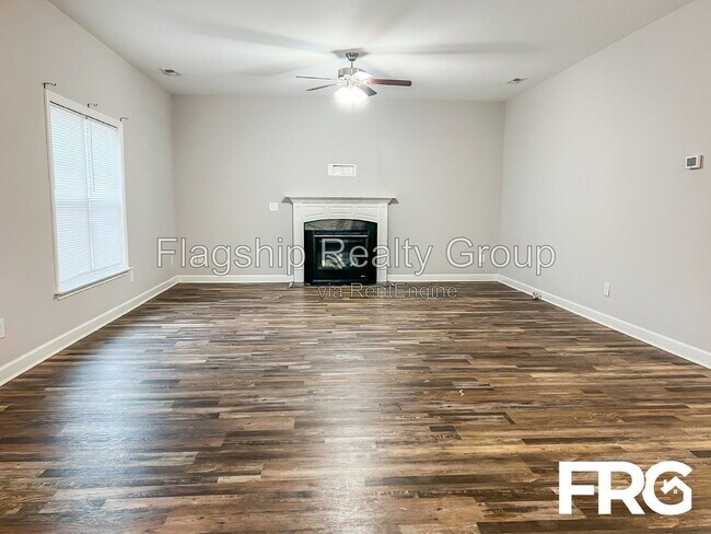 Building Photo - 491 Fallingbrook Dr