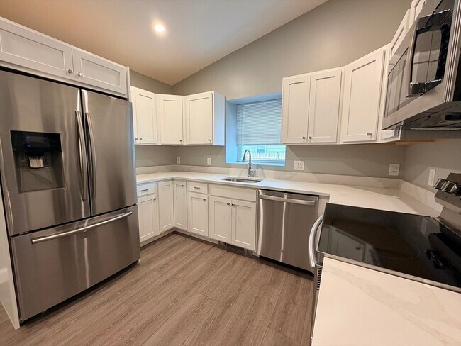 Building Photo - 86 Kendall Ave