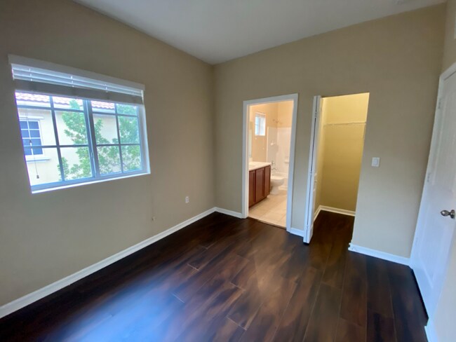 Building Photo - 3538 NW 29th Ct