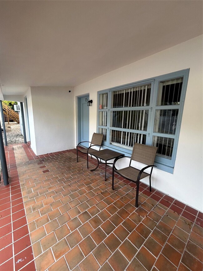 Building Photo - 408 NE 7th Ave