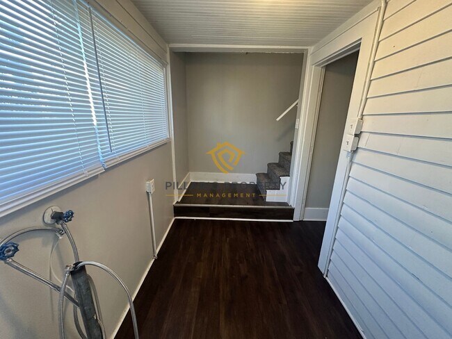 Building Photo - Stylish & Updated 3 Bedroom / 1.5 Bath Home – Move-In Ready!