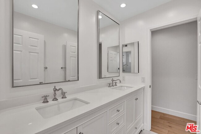 Building Photo - 24701 Cll Conejo