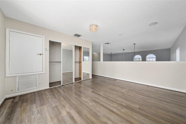 Building Photo - 2962 White Cedar Cir