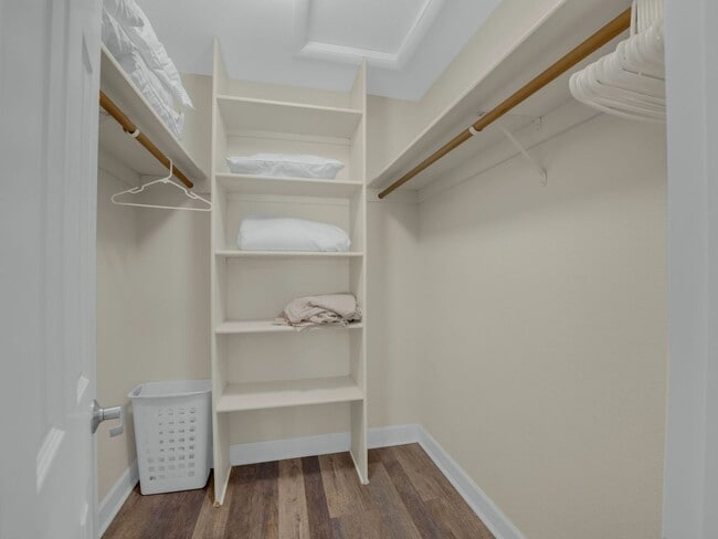 Building Photo - Gorgeous Furnished Country Club Rental