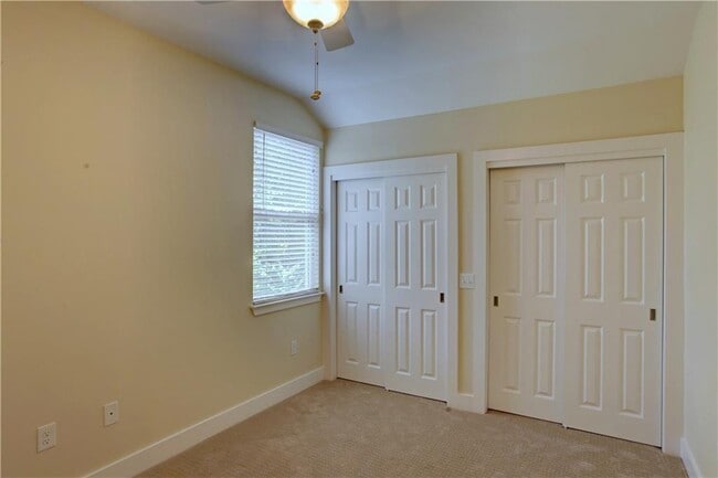 Building Photo - 905 Brentwood St