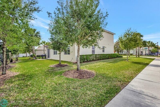 Building Photo - 92 Palmetto Ln