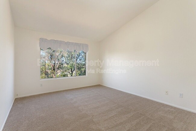 Building Photo - 9477 Questa Pointe