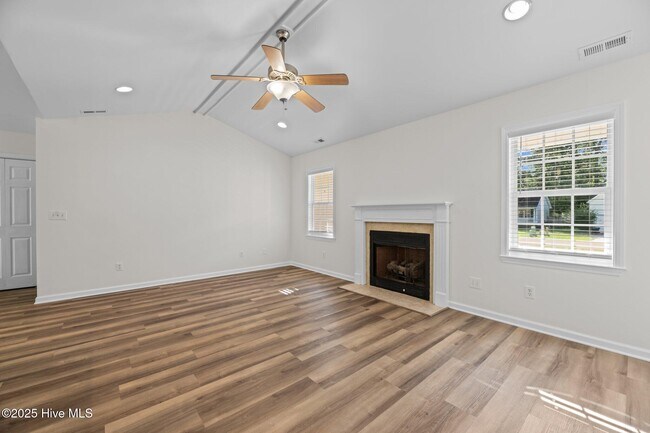 Building Photo - 123 Leonard Dr