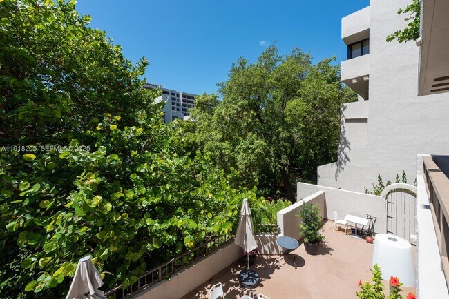 Building Photo - 141 Crandon Blvd