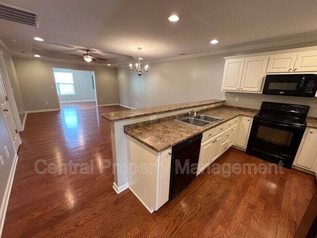 Building Photo - 107 Shalom Dr