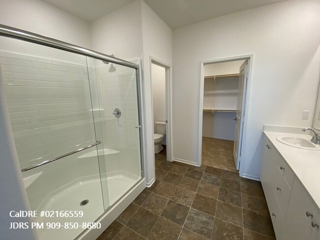 Building Photo - Fontana 3 Bedroom Home