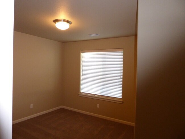 Building Photo - 63020 NE Amherst Pl