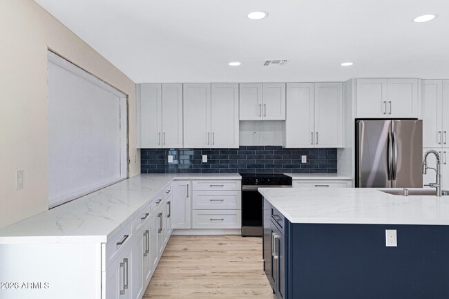 Building Photo - 3921 S Kenneth Pl