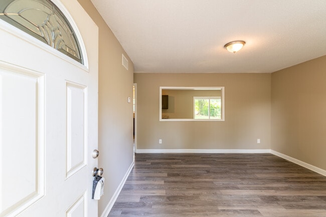 Building Photo - 2248 Colonial Hills Dr