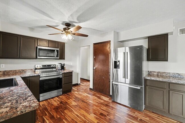 Building Photo - 24981 State Line Rd