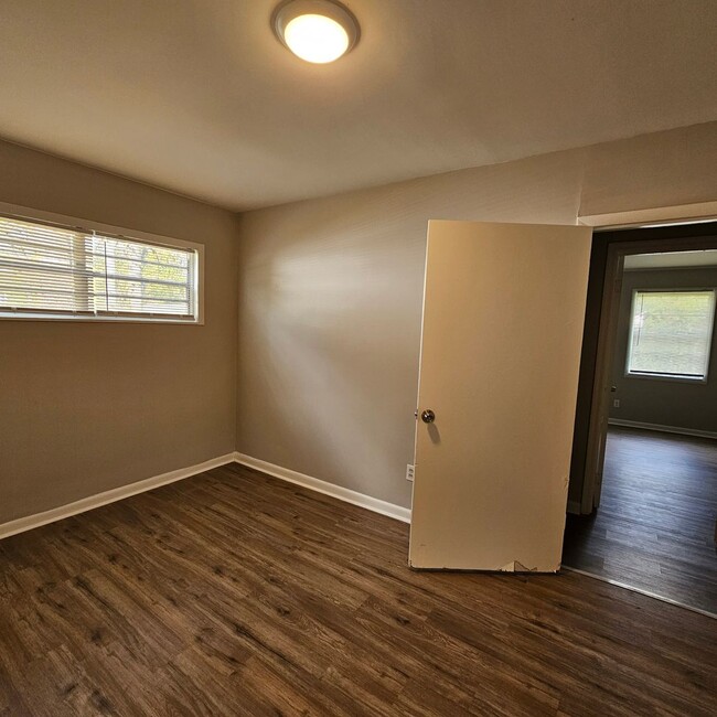 Building Photo - Cozy and Newly Renovated 3 Bedroom 1 Bath ...