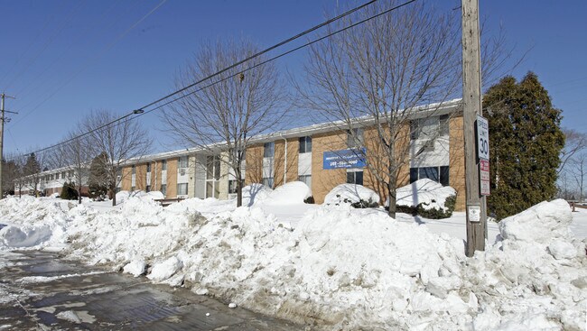 Building Photo - 4007 45th St.