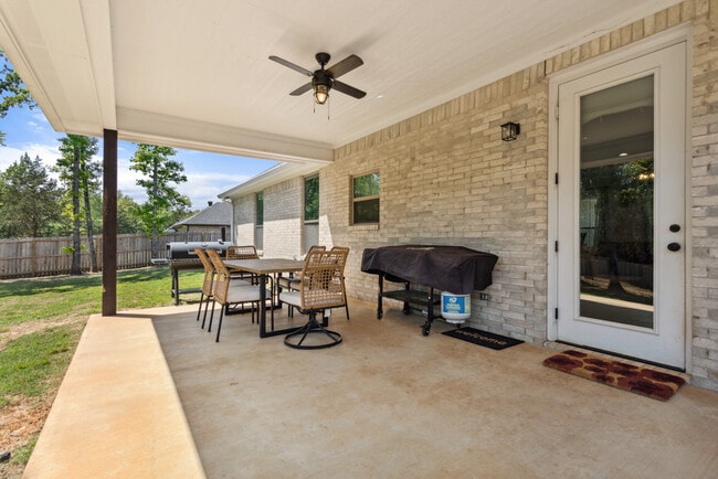 Building Photo - 19379 Cedarpark Pl