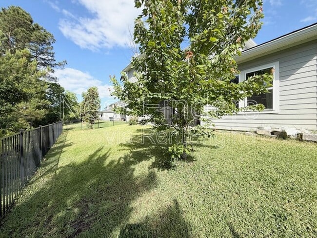 Building Photo - 676 Natureland Cir