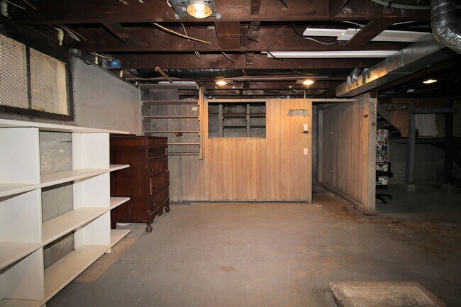 Building Photo - Delightful Remodeled Alberta Arts 3 Bed/2 Bath Bungalow