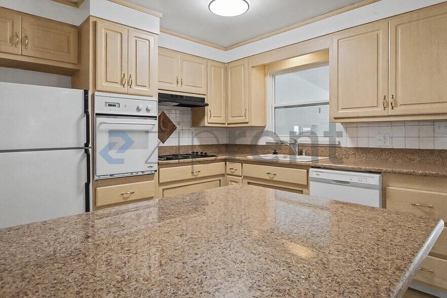 Building Photo - 1644 Bowling Green Dr