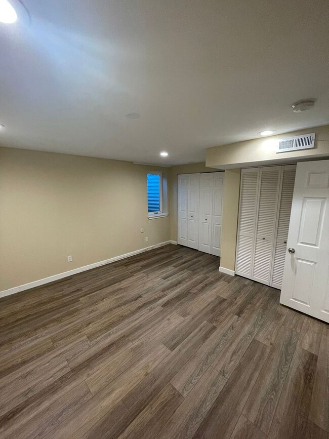 Building Photo - 255 Otis Ct