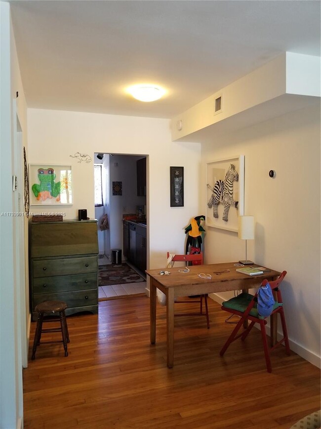 Building Photo - 7422 NE 6th Ct