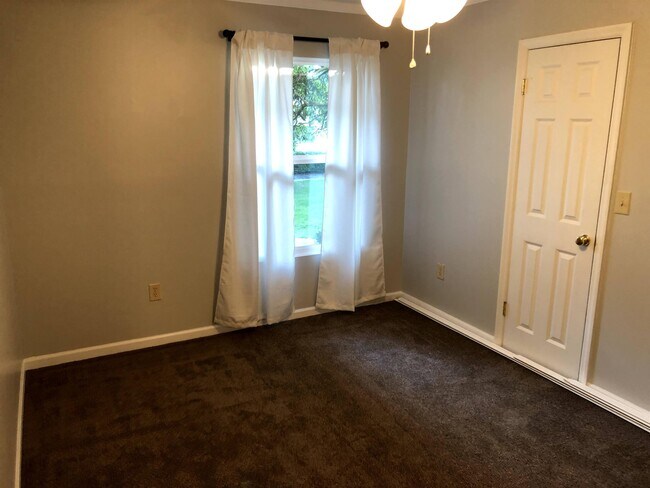 Building Photo - 337 W Coleman Blvd