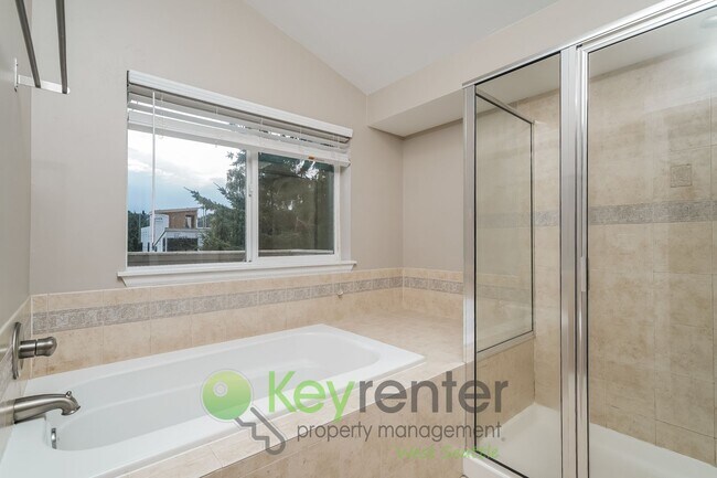 Building Photo - Stunning 3 Bed, 3.5 Bath Seattle Home with...