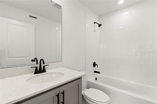 Building Photo - 15363 Hamlin Pk Dr