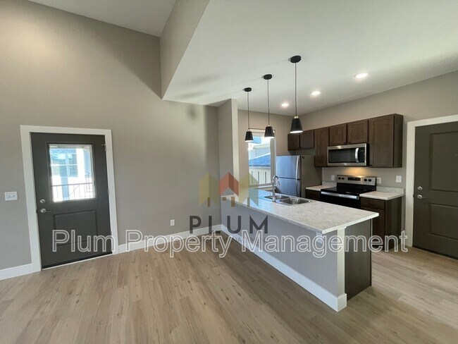 Building Photo - 1724 S 14th St W