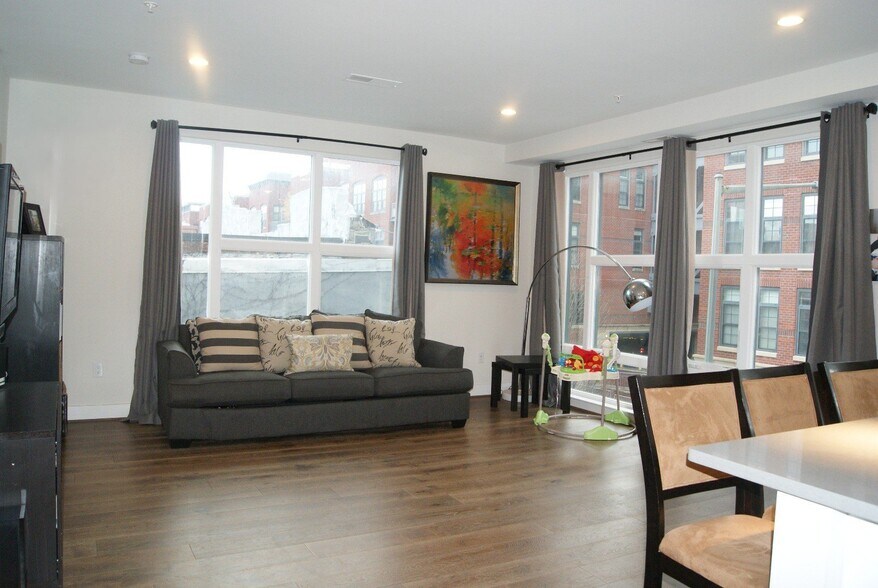 Building Photo - 2337 Champlain St NW