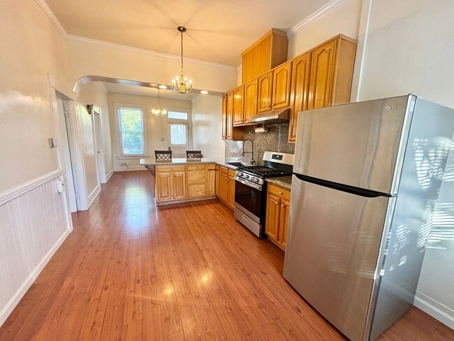 Building Photo - Adorable and Historic Home in West Alameda