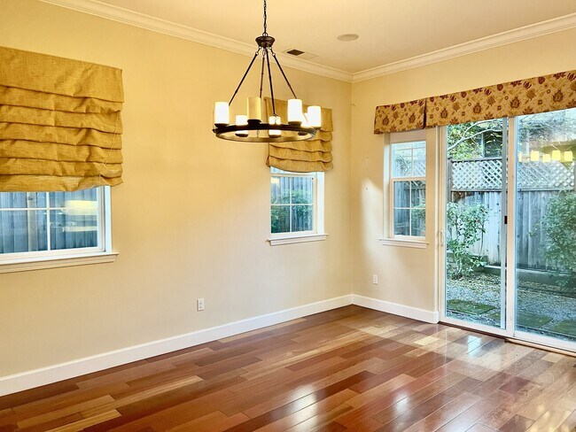 Building Photo - 853 Palou St