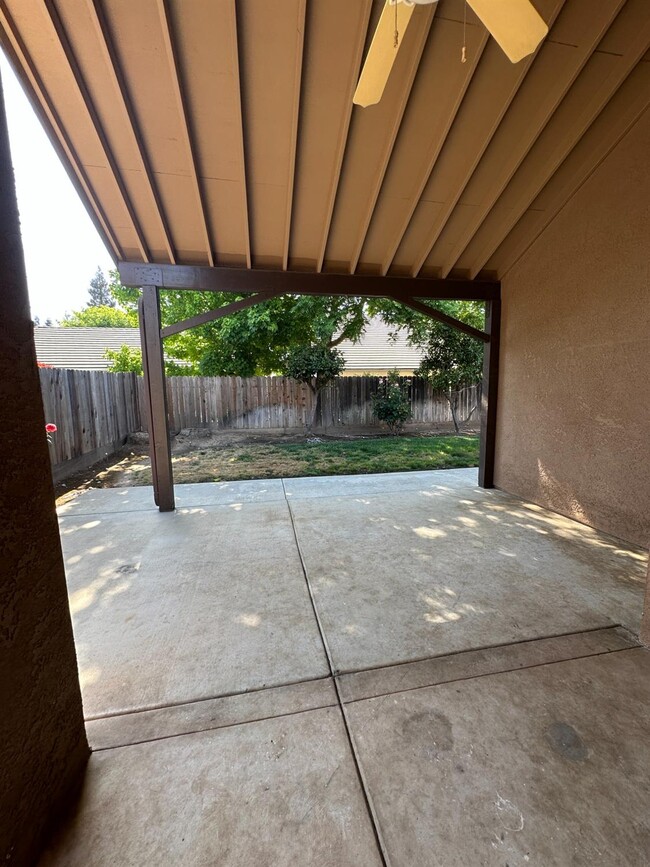 Building Photo - 9911 N Baird Ave