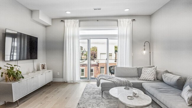 Building Photo - Luxury Fishtown Apartment With Parking!