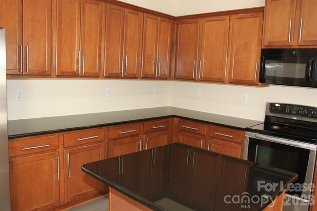 Building Photo - 9651 Laurie Ave NW