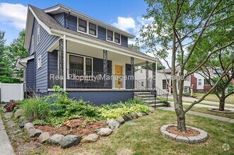Building Photo - Meticulously Maintained with 3 Large Bedro...