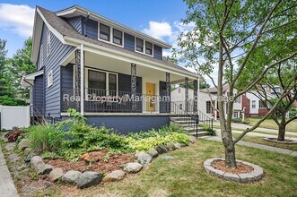 Building Photo - Meticulously Maintained with 3 Large Bedro...