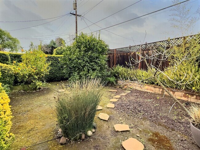 Building Photo - 3BD/2BA - Charming Home in Sunnyvale with Spacious Backyard