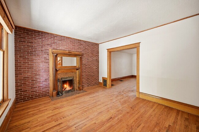Building Photo - $2,895.95, with $200 Off Cleaning Voucher, 3 Beds - 2 Bath, Single Family Home in Denver with Was...