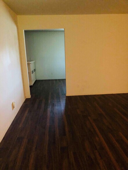 Building Photo - 0 N Winton Way