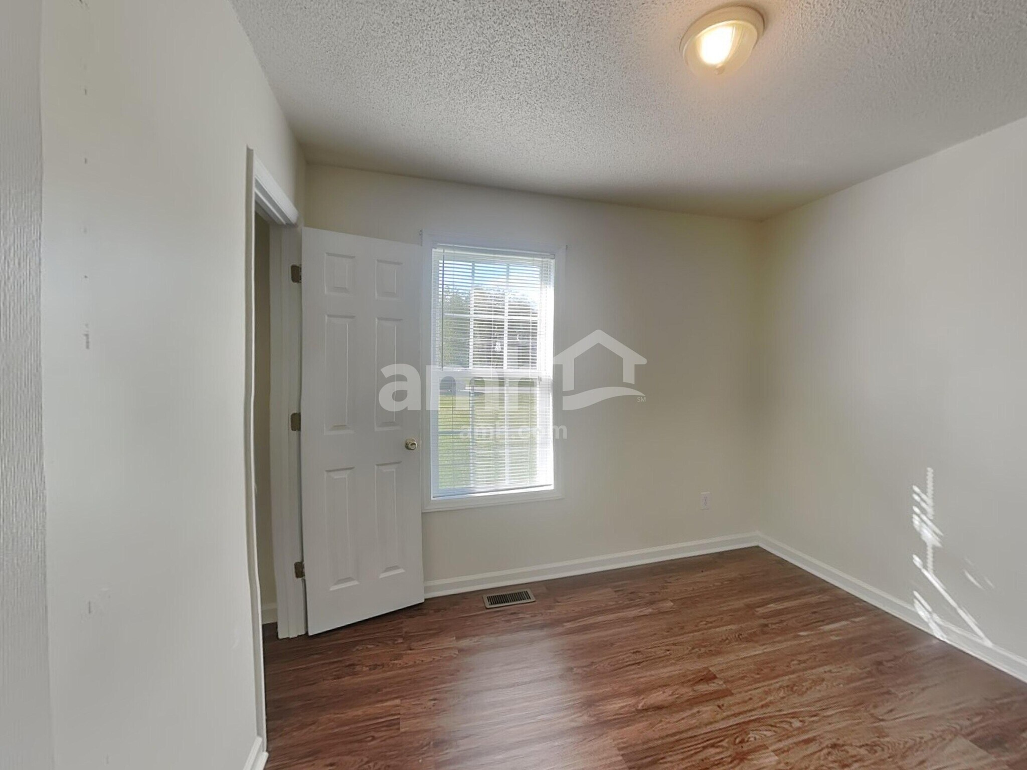 Building Photo - 120 Clear Water Dr