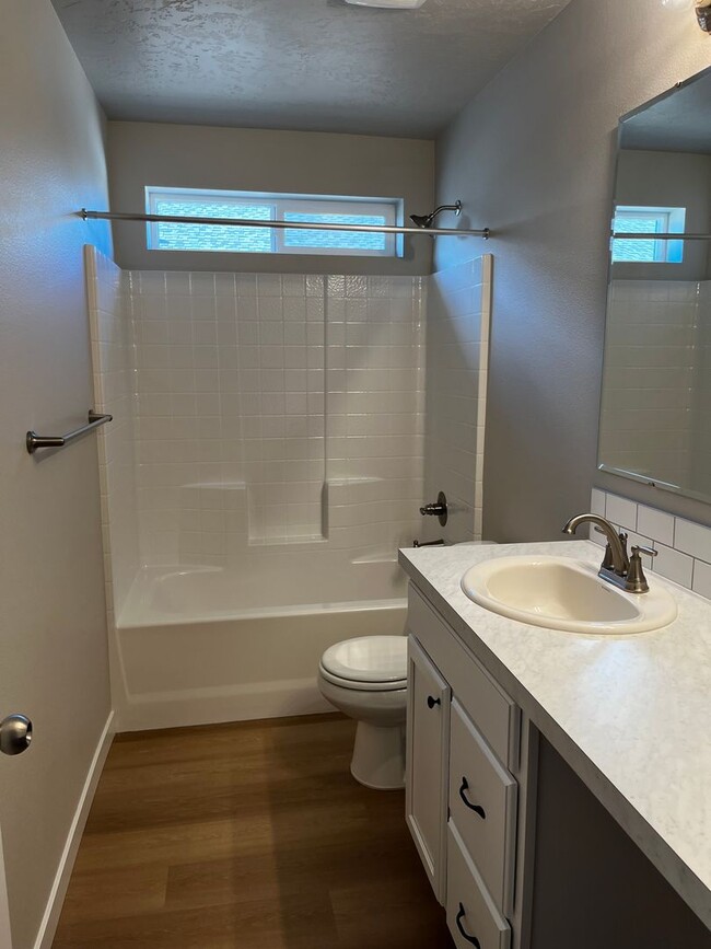 Building Photo - Never Lived in Brand New 4 bedroom 2 bathroom Home in Middleton.