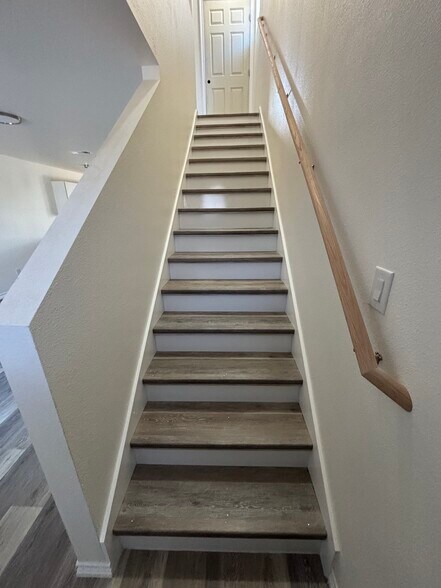 Building Photo - 925 River Rd