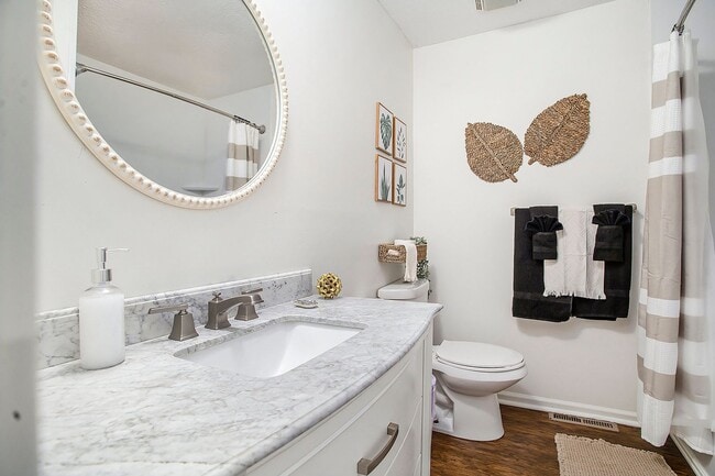 Building Photo - Coming Soon - Fully Furnished 3-Bed, 2-Bat...