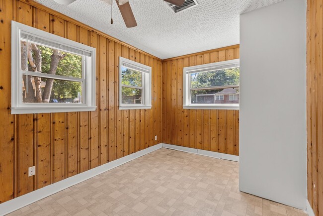 Building Photo - Charming & Newly Renovated 4 Bedroom 2 Bat...